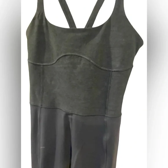 NWT Vuori jumpsuit Size XL